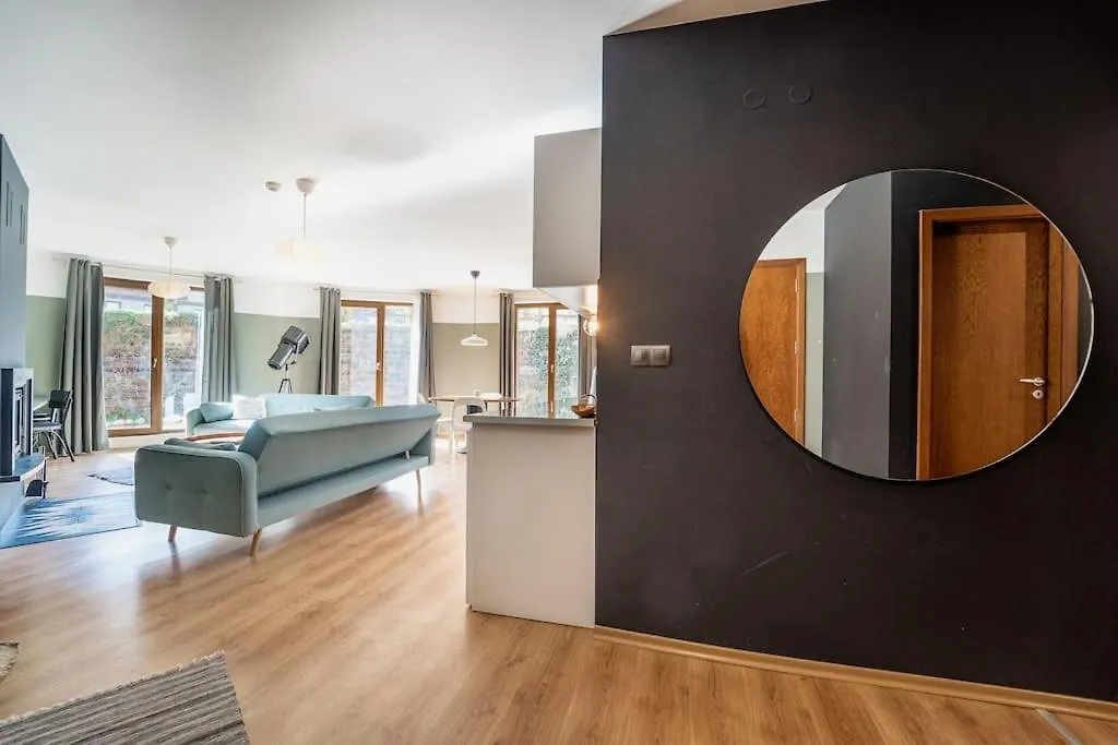 Daire Host2U New Inn 2 Bd, Fireplace, Free Parking Bansko