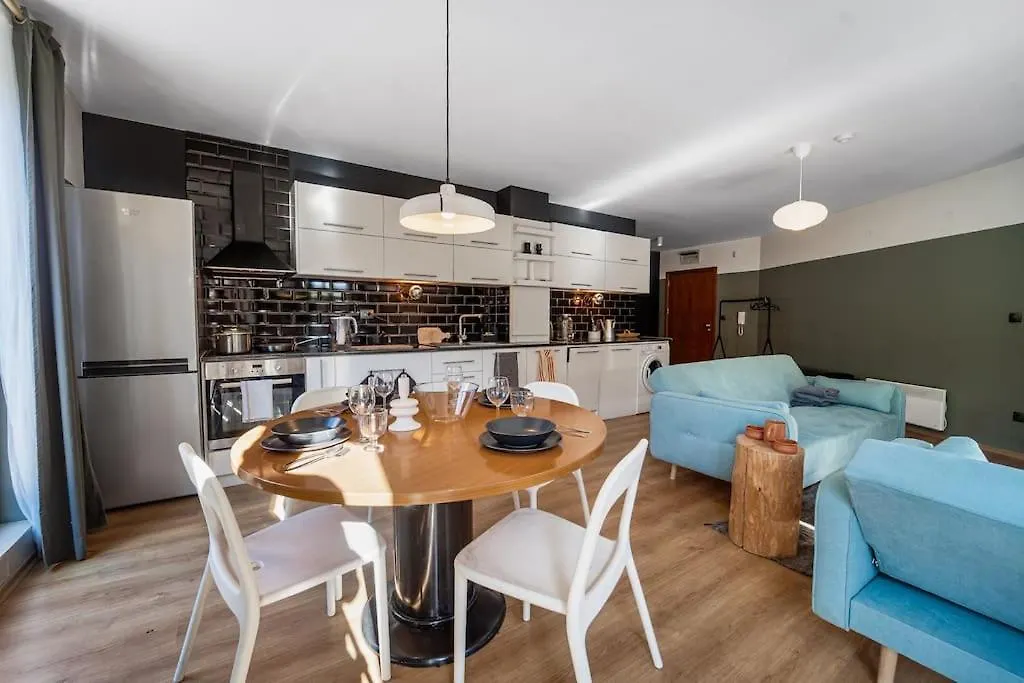 Daire Host2U New Inn 2 Bd, Fireplace, Free Parking Bansko